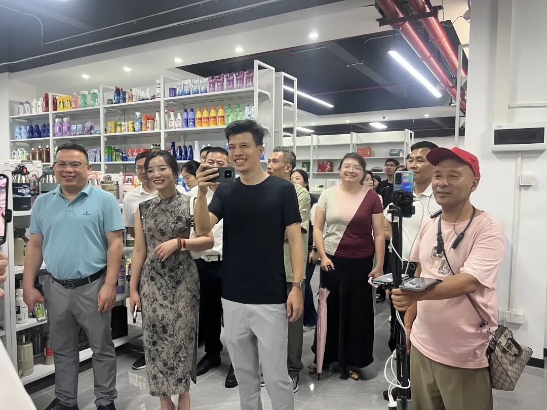 白云区同学会丨走进白云印象直播+产业园 - 图11