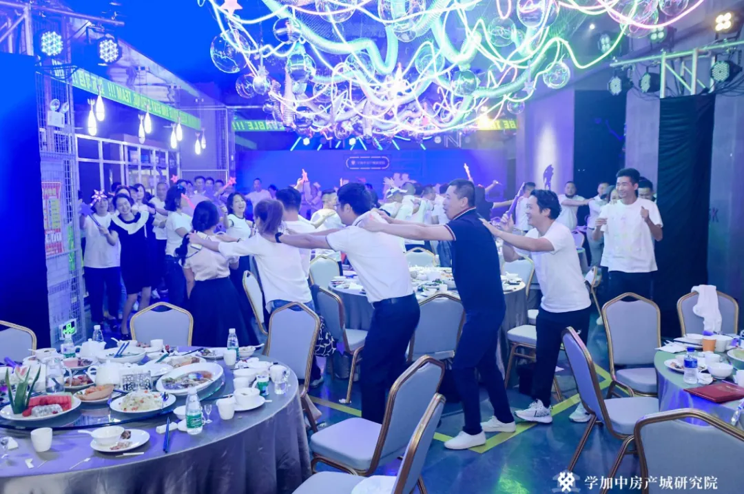 一场炫酷的赛博朋克毕业晚会:学加6期-7期毕业典礼顺利落幕 - 图41