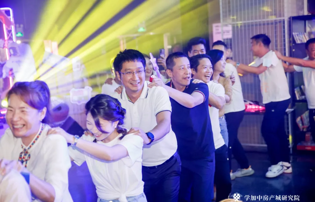 一场炫酷的赛博朋克毕业晚会:学加6期-7期毕业典礼顺利落幕 - 图36