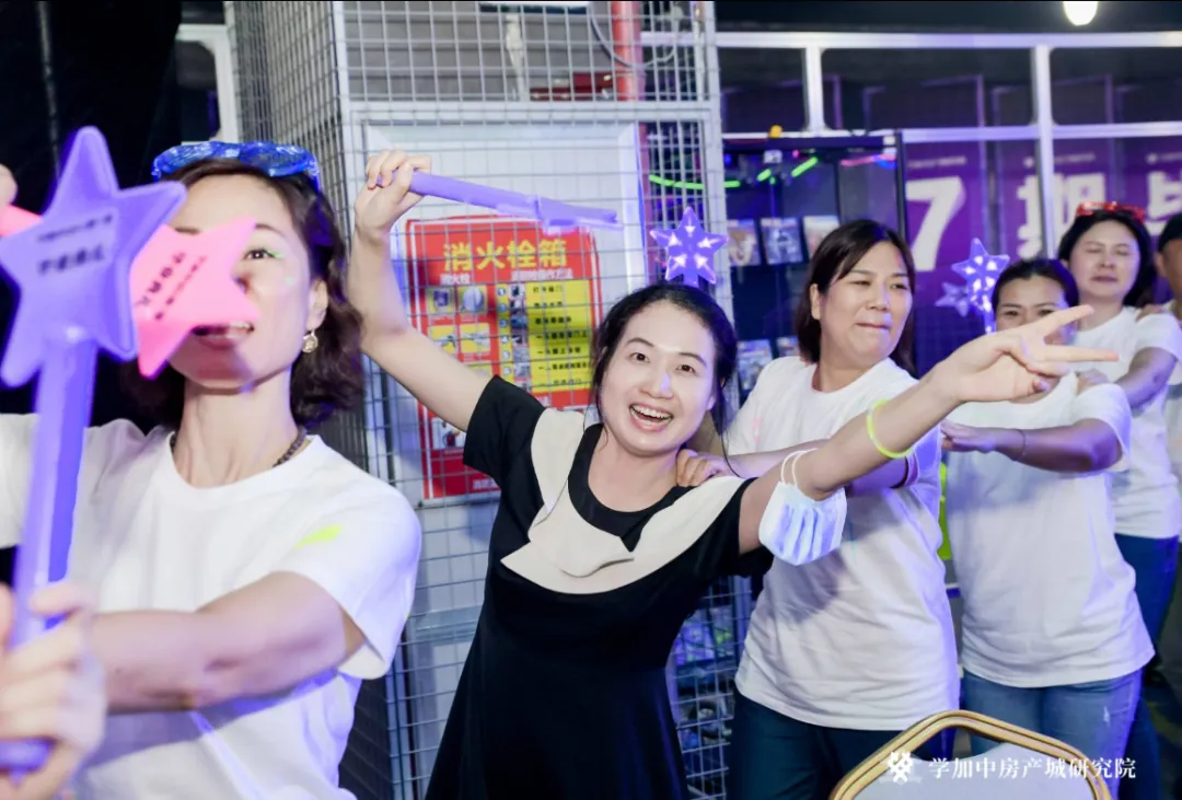 一场炫酷的赛博朋克毕业晚会:学加6期-7期毕业典礼顺利落幕 - 图42