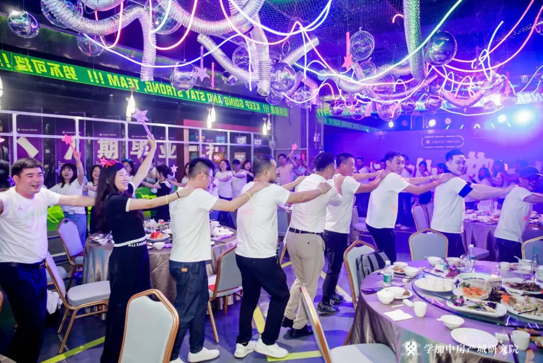 一场炫酷的赛博朋克毕业晚会:学加6期-7期毕业典礼顺利落幕 - 图38
