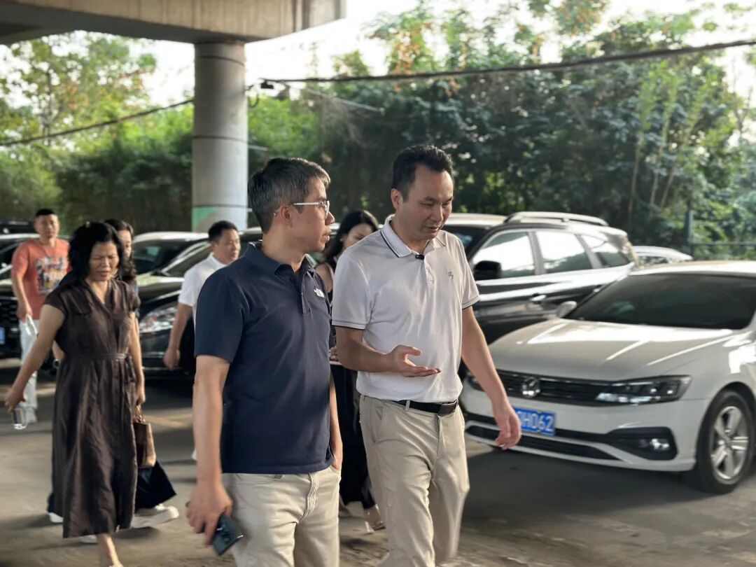 走进重启中的小洲艺术村:从“灰色桥底”到“绿色艺术长廊” - 图14