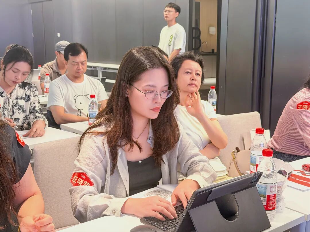 从“卖东西”到“赚信任”:6种社区商业新打法+3个避坑指南,看完少走3年弯路 - 图52