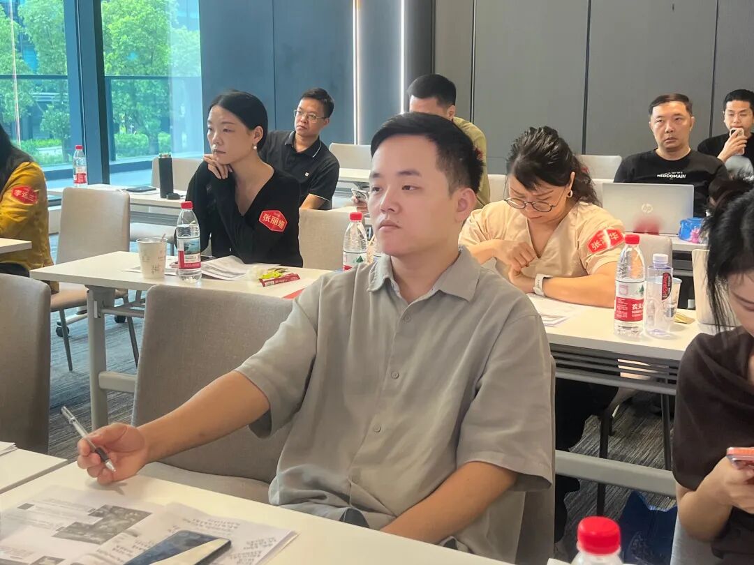从“卖东西”到“赚信任”:6种社区商业新打法+3个避坑指南,看完少走3年弯路 - 图87
