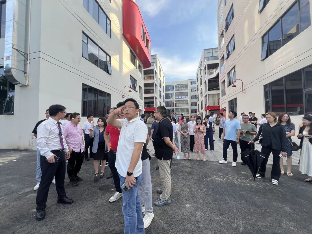 白云区同学会丨走进白云印象直播+产业园 - 图12