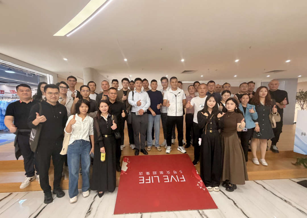 参访五号服装小镇，共探传统专业市场转型升级新路径 - 图35