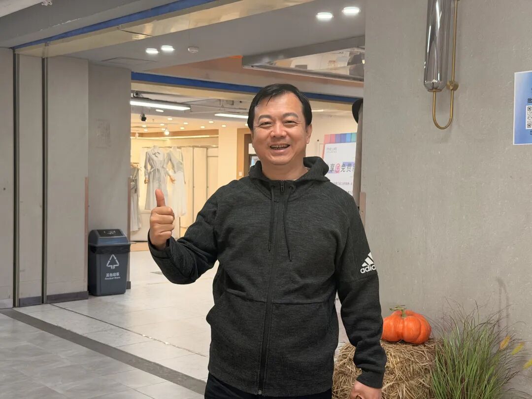 参访五号服装小镇,共探传统专业市场转型升级新路径 - 图12