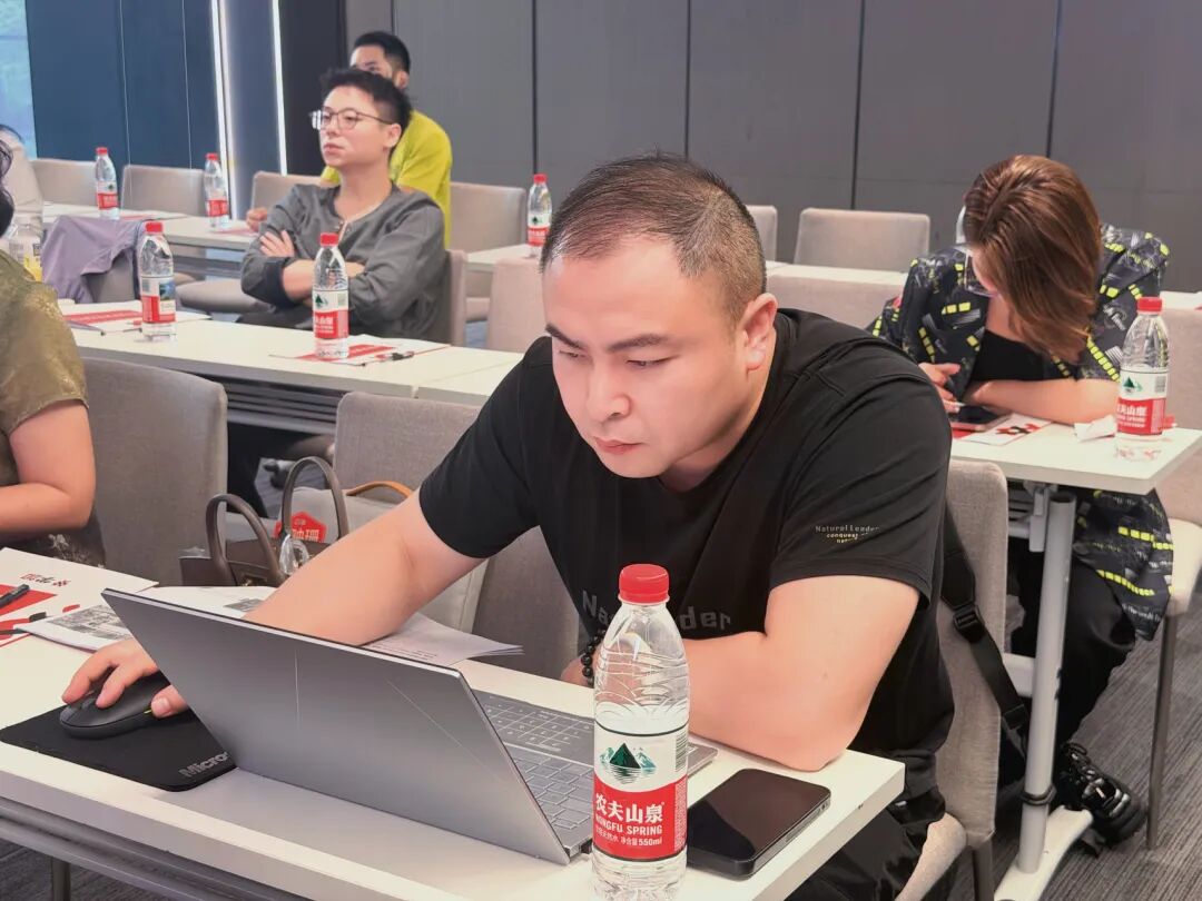 从“卖东西”到“赚信任”：6种社区商业新打法+3个避坑指南，看完少走3年弯路 - 图70