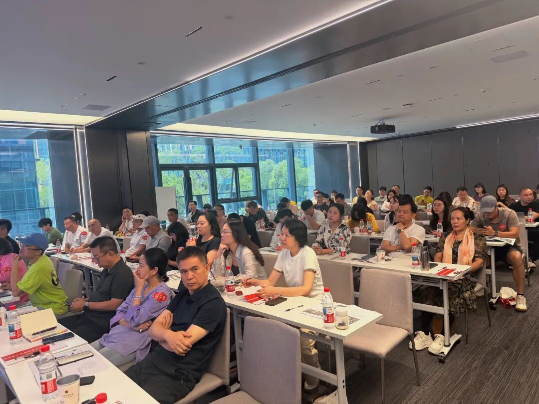 从“卖东西”到“赚信任”:6种社区商业新打法+3个避坑指南,看完少走3年弯路 - 图93