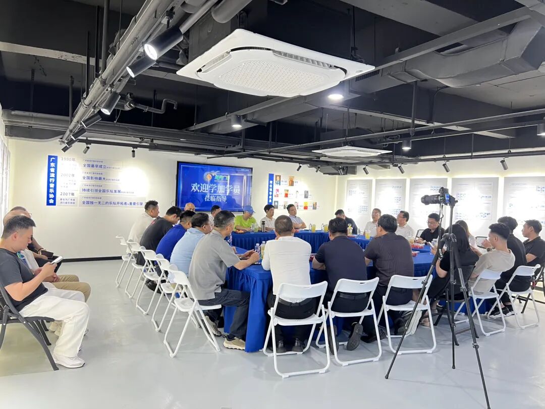 把商场变成“唱片机”?新月广场:在这里,逛街是种“沉浸式听歌” - 图16