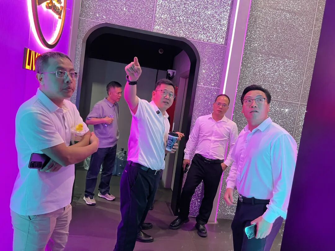 把商场变成“唱片机”?新月广场:在这里,逛街是种“沉浸式听歌” - 图12
