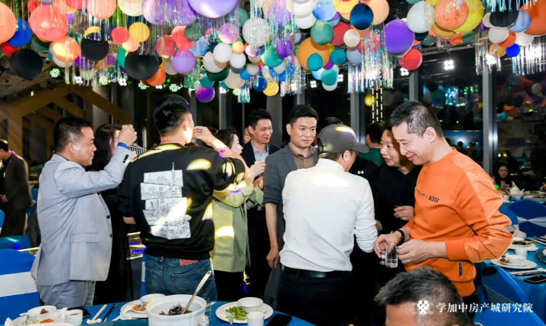 【FUN肆玩】趣味变装毕业晚会:学加8期-9期毕业典礼顺利落幕 - 图34