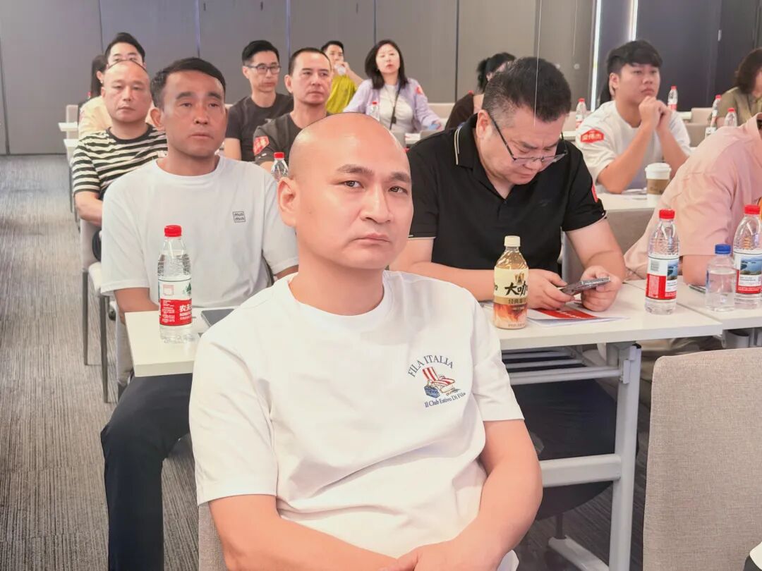 从“卖东西”到“赚信任”:6种社区商业新打法+3个避坑指南,看完少走3年弯路 - 图49