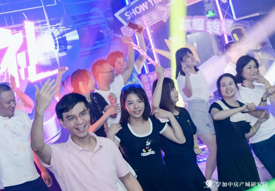 一场炫酷的赛博朋克毕业晚会:学加6期-7期毕业典礼顺利落幕 - 图40