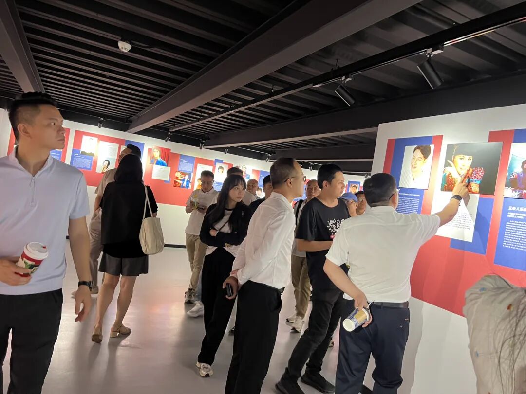 把商场变成“唱片机”?新月广场:在这里,逛街是种“沉浸式听歌” - 图15